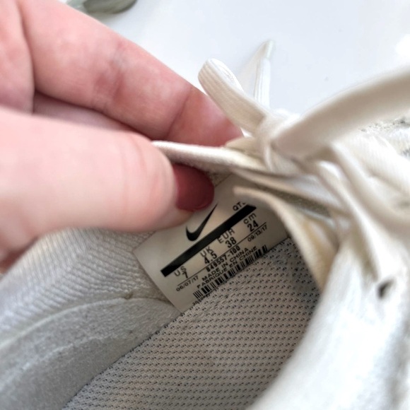 Nike Air VaporMax Flyknit 2 ‘Triple White’ – Size 7 US Women’s - Picture 6 of 6